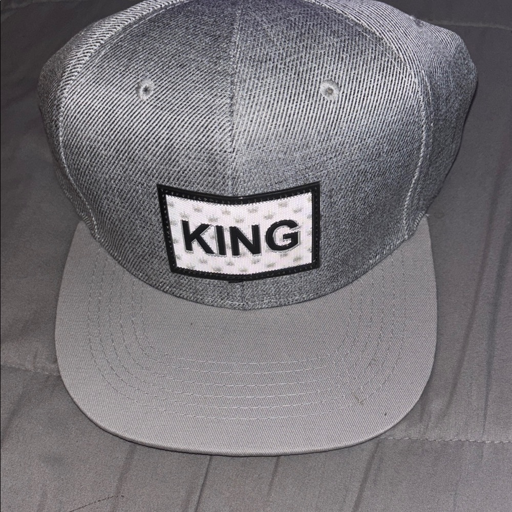 Gray Snapback king 🧢